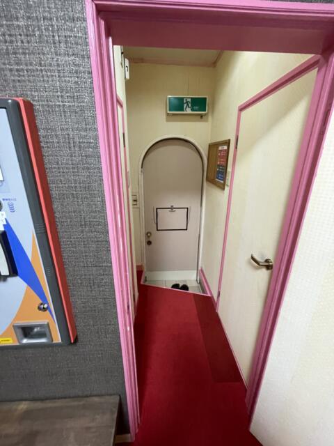 ファッションホテル ドリーム(中津市/ラブホテル)の写真『104号室  出入口』by ジャーミン