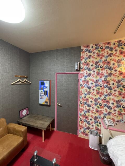 ファッションホテル ドリーム(中津市/ラブホテル)の写真『104号室   出入口付近』by ジャーミン