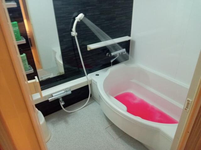 センチュリー(千葉市中央区/ラブホテル)の写真『104号室 浴室　湯船も2人で入れます』by K61