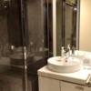 FABULOUS(ファビュラス)(立川市/ラブホテル)の写真『403号室（洗面台、左にシャワーブース、右にトイレ）』by ＪＷ