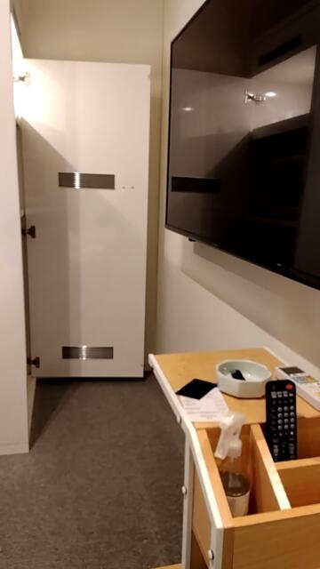 FABULOUS(ファビュラス)(立川市/ラブホテル)の写真『403号室（隙間に冷蔵庫等、クローゼットではない）』by ＪＷ