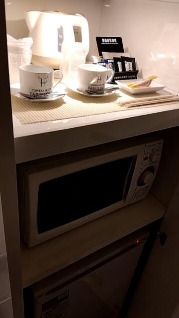 FABULOUS(ファビュラス)(立川市/ラブホテル)の写真『403号室（ケトル、電子レンジ、販売冷蔵庫）』by ＪＷ