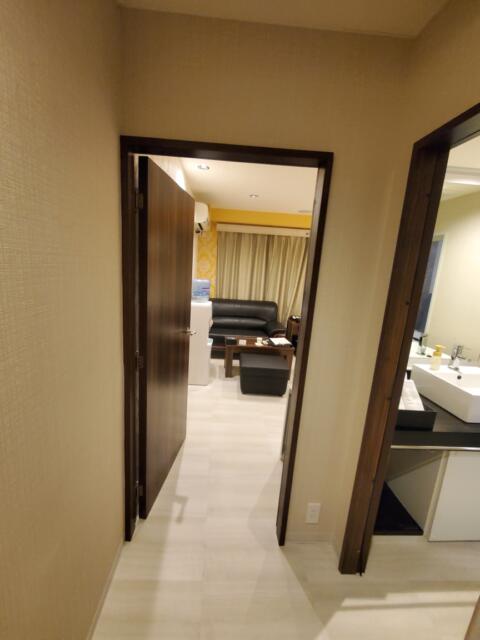 HOTEL GRANDE(川口市/ラブホテル)の写真『203号室　玄関から』by suisui