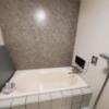 HOTEL GRANDE(川口市/ラブホテル)の写真『203号室　浴室　シャワー、テレビ』by suisui