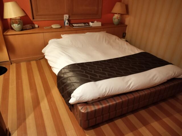 シーズ土浦(土浦市/ラブホテル)の写真『208号室 ベッド』by かーたー