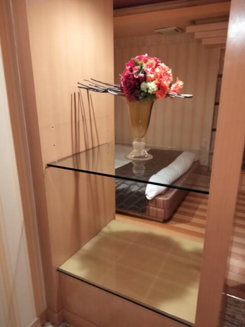 シーズ土浦(土浦市/ラブホテル)の写真『208号室　入口付近の花』by かーたー
