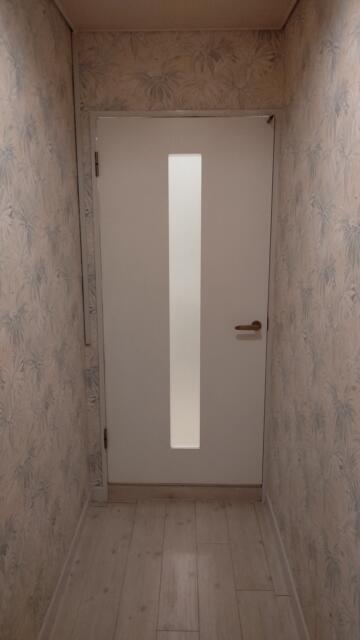 HOTEL Parcs（パルクス）(岡山市/ラブホテル)の写真『505号室、廊下、内扉』by Sparkle