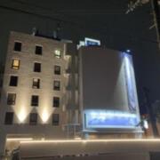 Hotel11:11(さいたま市北区/ラブホテル)の写真『夜の外観』by まさおJリーグカレーよ