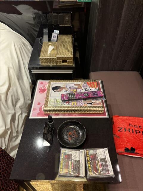 HOTEL ZHIPAGO (ジパゴ)(品川区/ラブホテル)の写真『201号室　テーブルとソファー』by たんげ8008