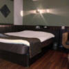池袋グランドホテル(豊島区/ラブホテル)の写真『305号室スーペリアキングのダブルベッド』by ooxx
