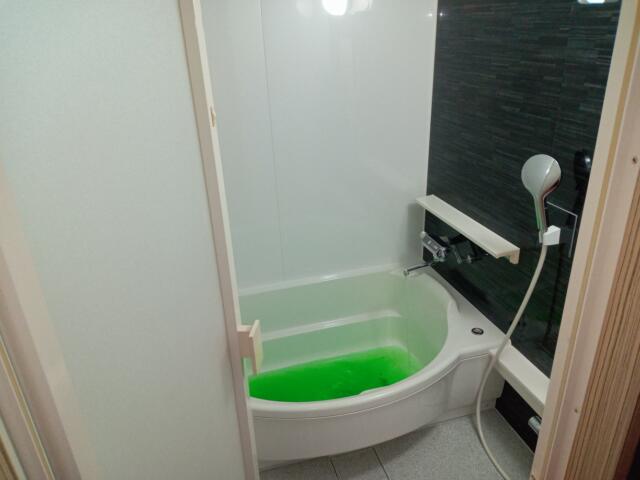 センチュリー(千葉市中央区/ラブホテル)の写真『103号室 ラグジュアリータイプ　浴室　何とか2人で入れます』by K61