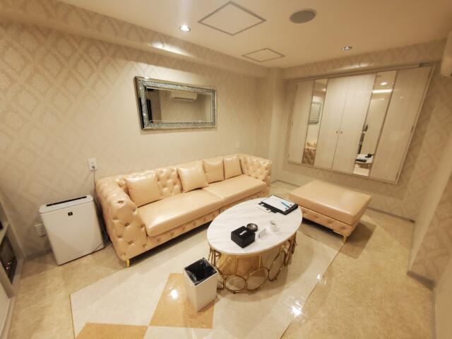HOTEL GRANDE(川口市/ラブホテル)の写真『508号室　ソファールーム』by suisui