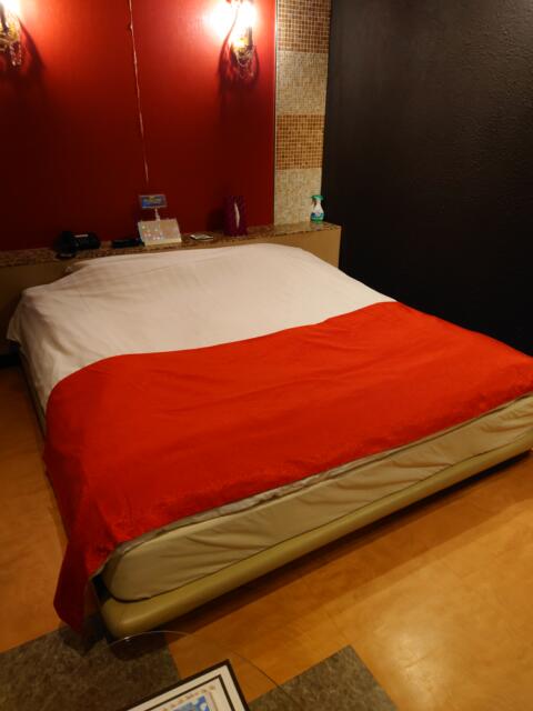 HOTEL ANGELIC（アンジェリーク）(千葉市中央区/ラブホテル)の写真『302号室　ベッド』by PLAYBOYA