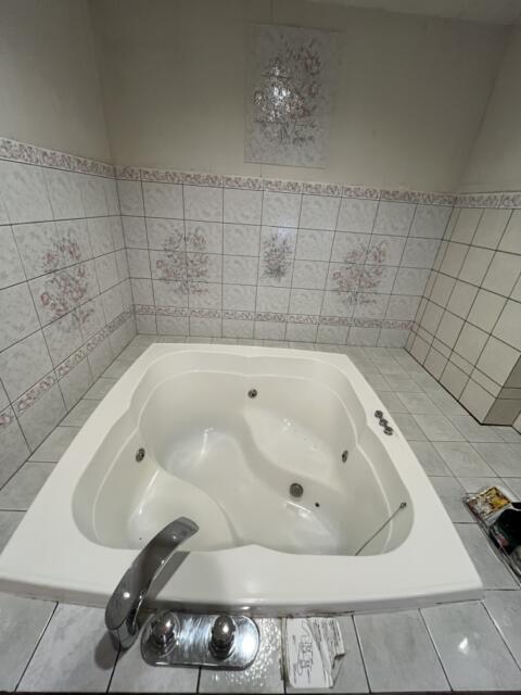 ア・プレスト(浜松市/ラブホテル)の写真『34号室　浴槽』by ま〜も〜る〜