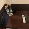 池袋セントラルホテル(豊島区/ラブホテル)の写真『405号室　ベッドサイドテーブル』by たんげ8008