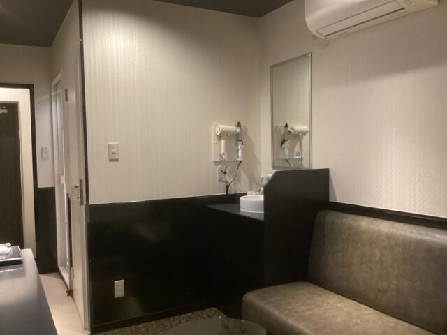HOTEL AMORE（アモーレ）(渋谷区/ラブホテル)の写真『205号室 ベッド足元から見た室内』by ACB48