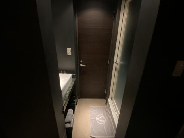 HOTEL VARKIN（ヴァーキン）(豊島区/ラブホテル)の写真『901号室、正面のドアはトイレ、右側が風呂左側が洗面台』by トマトなす