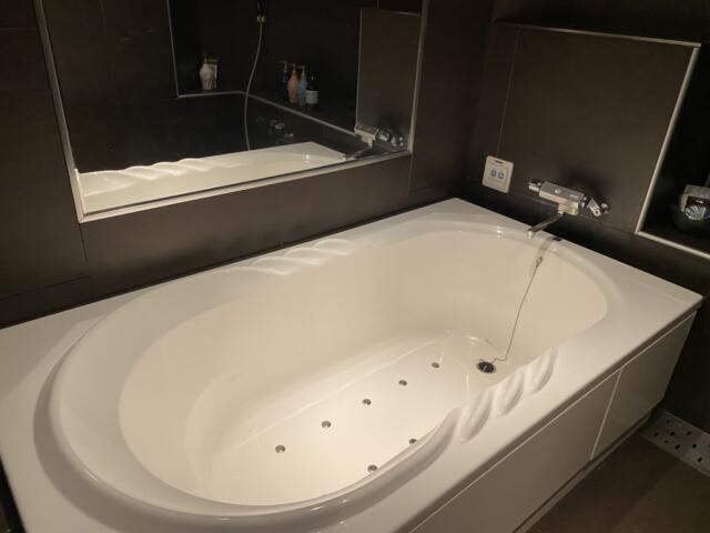 HOTEL VARKIN（ヴァーキン）(豊島区/ラブホテル)の写真『901号室、風呂　大きいです。』by トマトなす