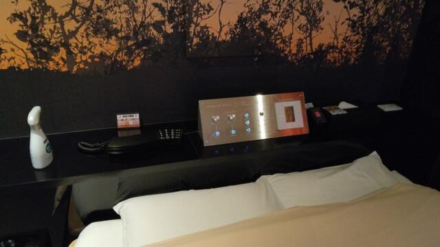 STARGATE HOTEL(スターゲート)(横浜市中区/ラブホテル)の写真『601号室 ベッド 枕周辺』by _Yama