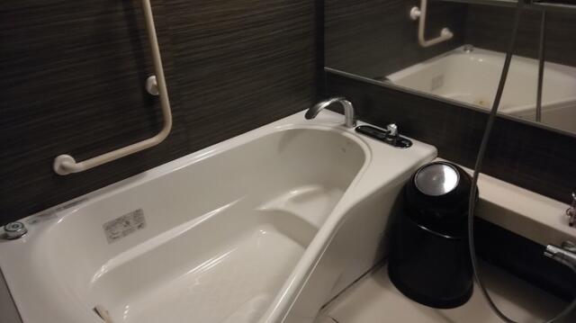 STARGATE HOTEL(スターゲート)(横浜市中区/ラブホテル)の写真『601号室 バスルーム全景 バスタブは二人で入っても十分イチャイチャできる。』by _Yama