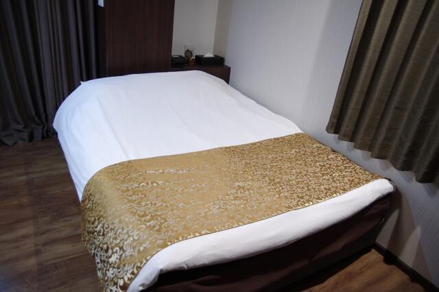 HOTEL BaliBali 松戸(松戸市/ラブホテル)の写真『401号室　ベッド』by マーケンワン