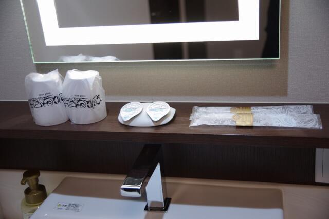 HOTEL BaliBali 松戸(松戸市/ラブホテル)の写真『401号室　洗面台のアメニティ』by マーケンワン