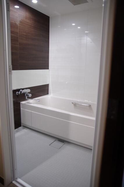HOTEL BaliBali 松戸(松戸市/ラブホテル)の写真『401号室　浴室』by マーケンワン