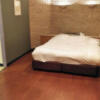 ホテル ルポ(墨田区/ラブホテル)の写真『201号室 ベッド周辺（３）』by 午前３時のティッシュタイム