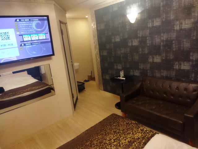 ホテル ブルゾン(台東区/ラブホテル)の写真『305号室 テレビ』by Scofield