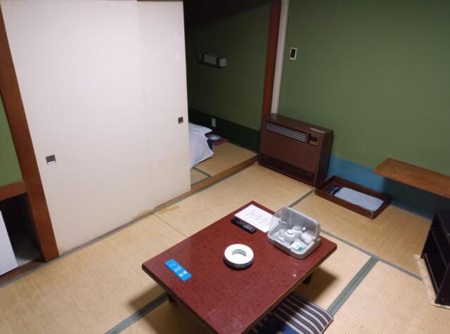 ホテル 松月(新宿区/ラブホテル)の写真『405号室、部屋入口側から②。(24,3)』by キジ