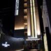 ホテル パサディナ(さいたま市大宮区/ラブホテル)の写真『夜の外観』by マーケンワン