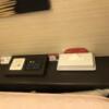 HOTEL アムール(台東区/ラブホテル)の写真『ベッド上に備品(ゴム×2 ローション×1 アイマスク)有線』by みこすりはん