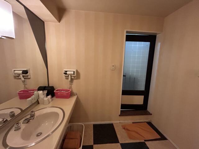 ホテル クインズコート(岡山市/ラブホテル)の写真『302号室』by しょうぴい
