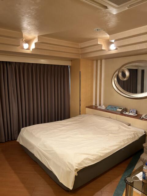 ホテル クインズコート(岡山市/ラブホテル)の写真『302号室（ベット）』by しょうぴい