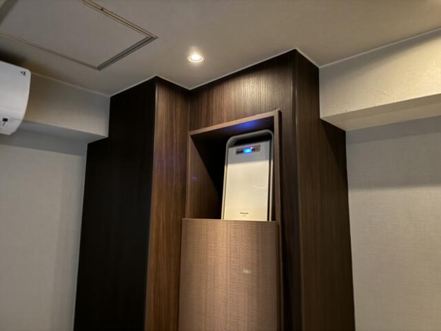 HOTEL WILL BAY CITY(船橋市/ラブホテル)の写真『205号室　空気清浄機』by ひこべえ