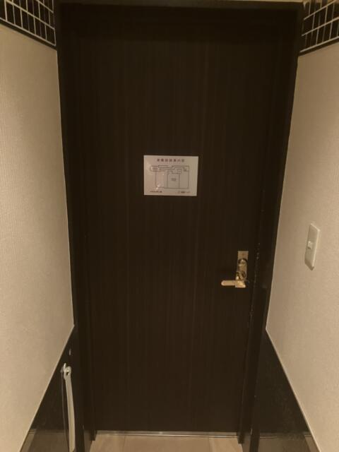 HOTEL IG（アイジー）(川崎市川崎区/ラブホテル)の写真『702号室　玄関の扉』by hireidenton