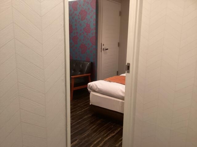 HOTEL CORE 池袋(豊島区/ラブホテル)の写真『206号室 前室から見た室内』by ACB48