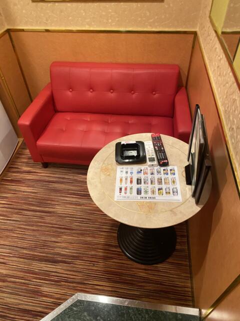ホテルSAVOY(台東区/ラブホテル)の写真『206号室(ソファ、テーブル)』by こねほ