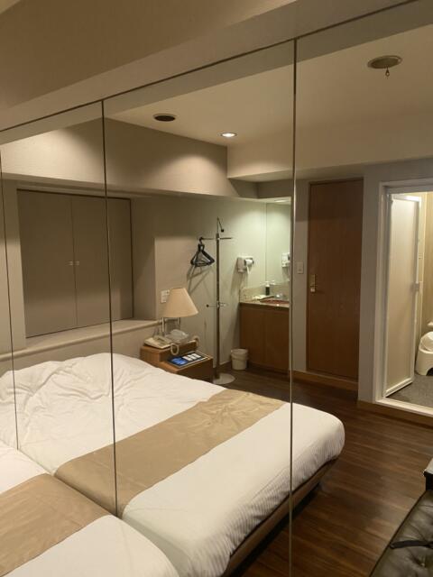 ホテルFirst(豊島区/ラブホテル)の写真『402号室(壁一面の鏡)』by こねほ