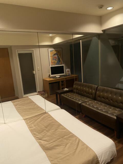 ホテルFirst(豊島区/ラブホテル)の写真『402号室(左奥から手前)』by こねほ