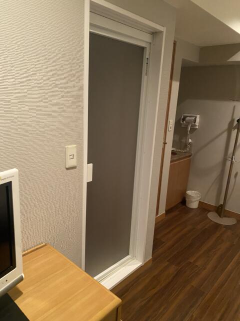 ホテルFirst(豊島区/ラブホテル)の写真『402号室(左手前から奥)』by こねほ