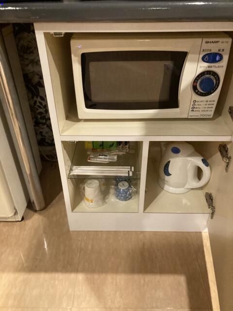 ホテル ラブリー生駒店(生駒市/ラブホテル)の写真『201号室　電子レンジ、茶箪笥』by まさおJリーグカレーよ