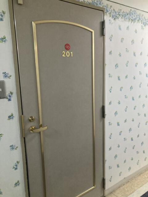 ホテル ラブリー生駒店(生駒市/ラブホテル)の写真『201号室　入口』by まさおJリーグカレーよ
