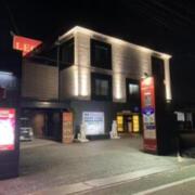 HOTEL THE LEON 貝塚（レオン）(貝塚市/ラブホテル)の写真『夜の外観』by まさおJリーグカレーよ
