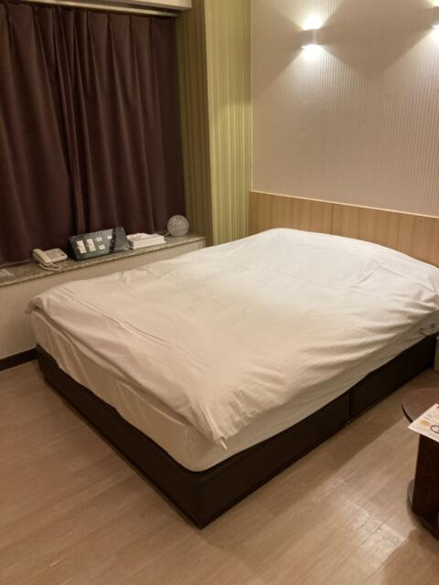 Hotel White City 23(渋谷区/ラブホテル)の写真『301号室ベッド』by yamasada5
