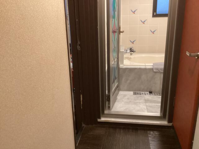 ホテル1987(新宿区/ラブホテル)の写真『302号室 前室から見た浴室』by ACB48