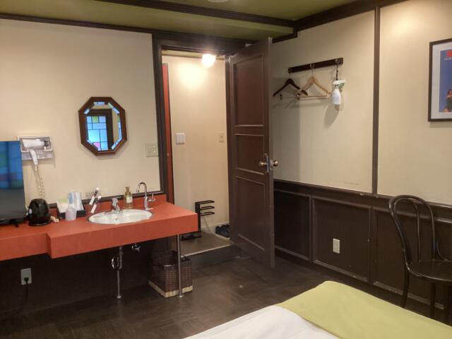 ホテル1987(新宿区/ラブホテル)の写真『302号室 ベッドから見た室内』by ACB48