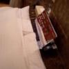 ホテルワンリッツ(戸田市/ラブホテル)の写真『217号室、ベッド脇のパネル。ティッシュの間に電マが設置されている』by 春風拳