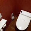 ホテルワンリッツ(戸田市/ラブホテル)の写真『217号室、トイレ。写ってないが、専用スリッパもあり』by 春風拳