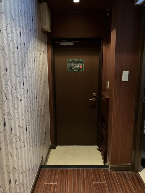 HOTEL MU～Z annex（ミューズアネックス(古河市/ラブホテル)の写真『301号室 室内側から玄関』by サトナカ